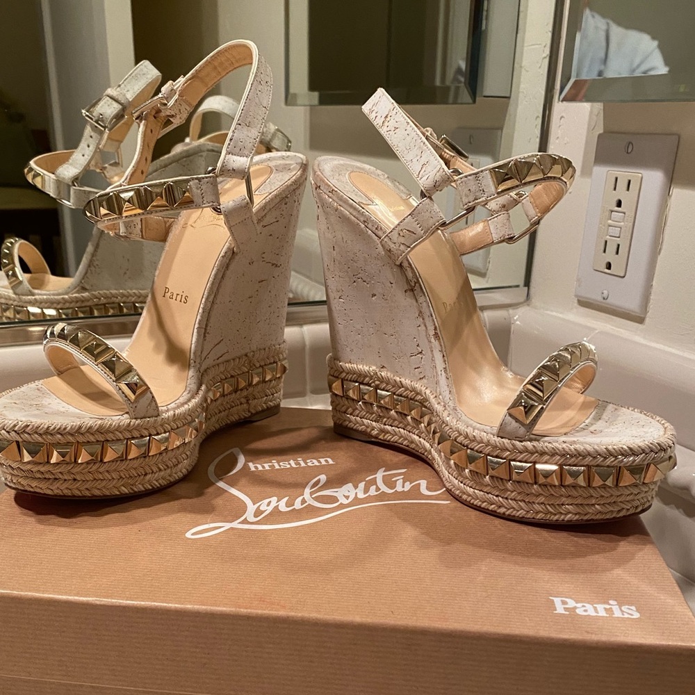 NWT  Christian Louboutin Paris Heels